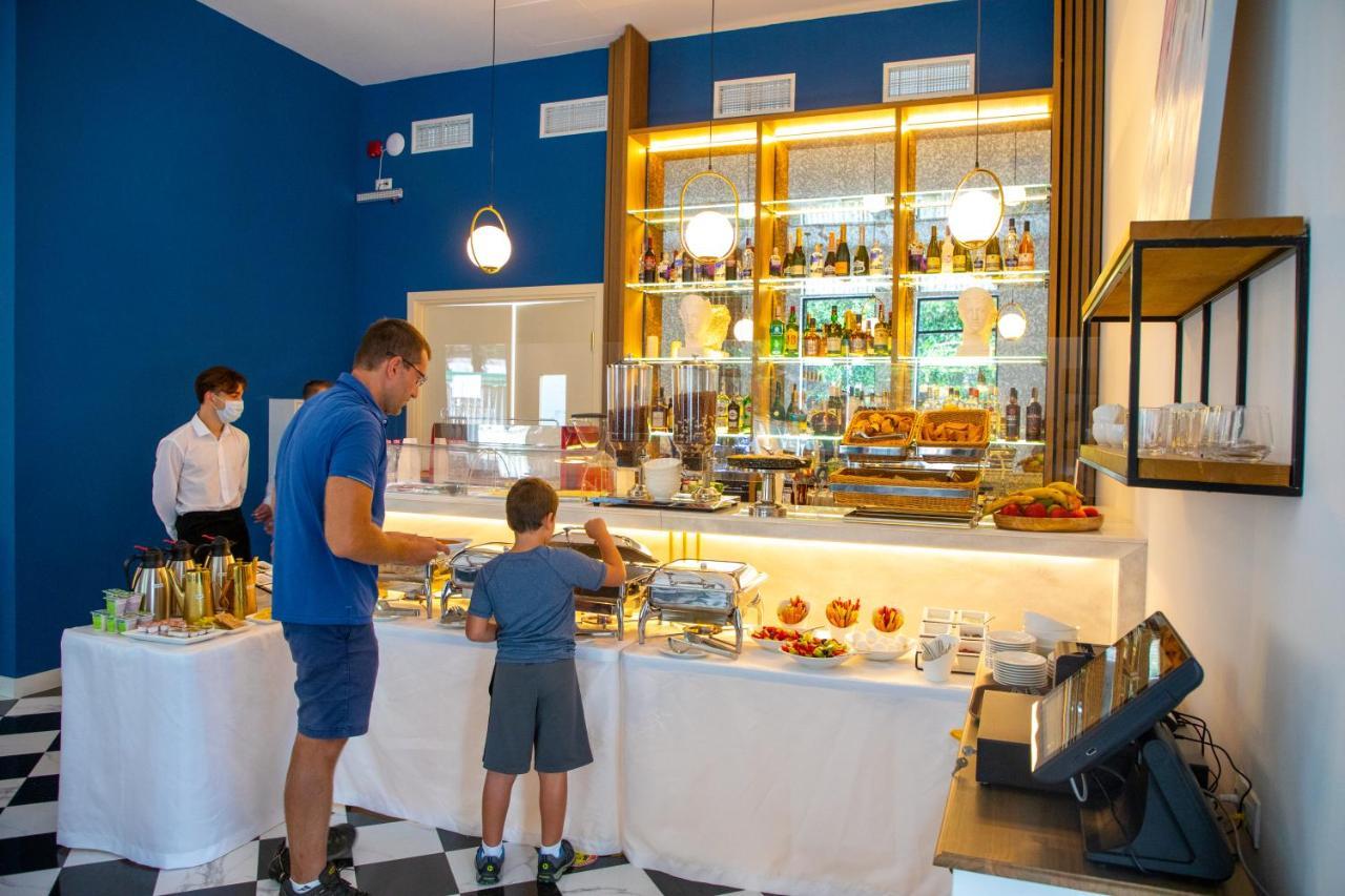 Newport Hotel Kutaisi Bagian luar foto